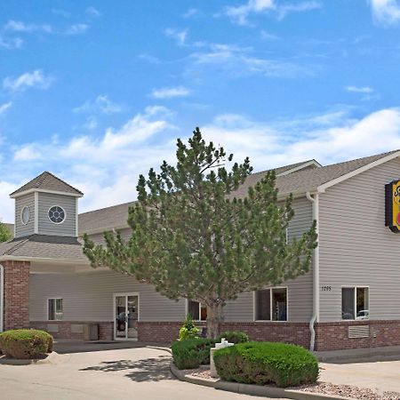 Super 8 By Wyndham Windsor Hotel Exterior photo