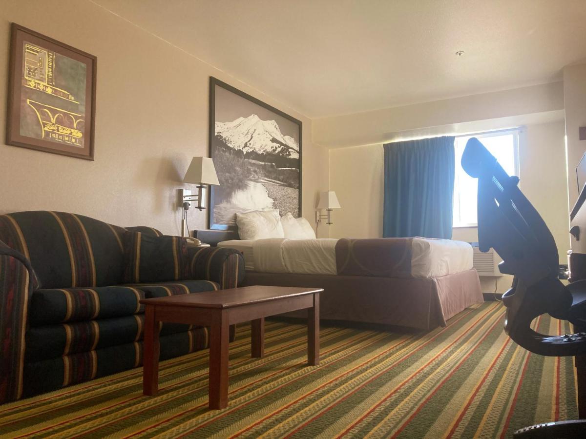 Super 8 By Wyndham Windsor Hotel Exterior photo